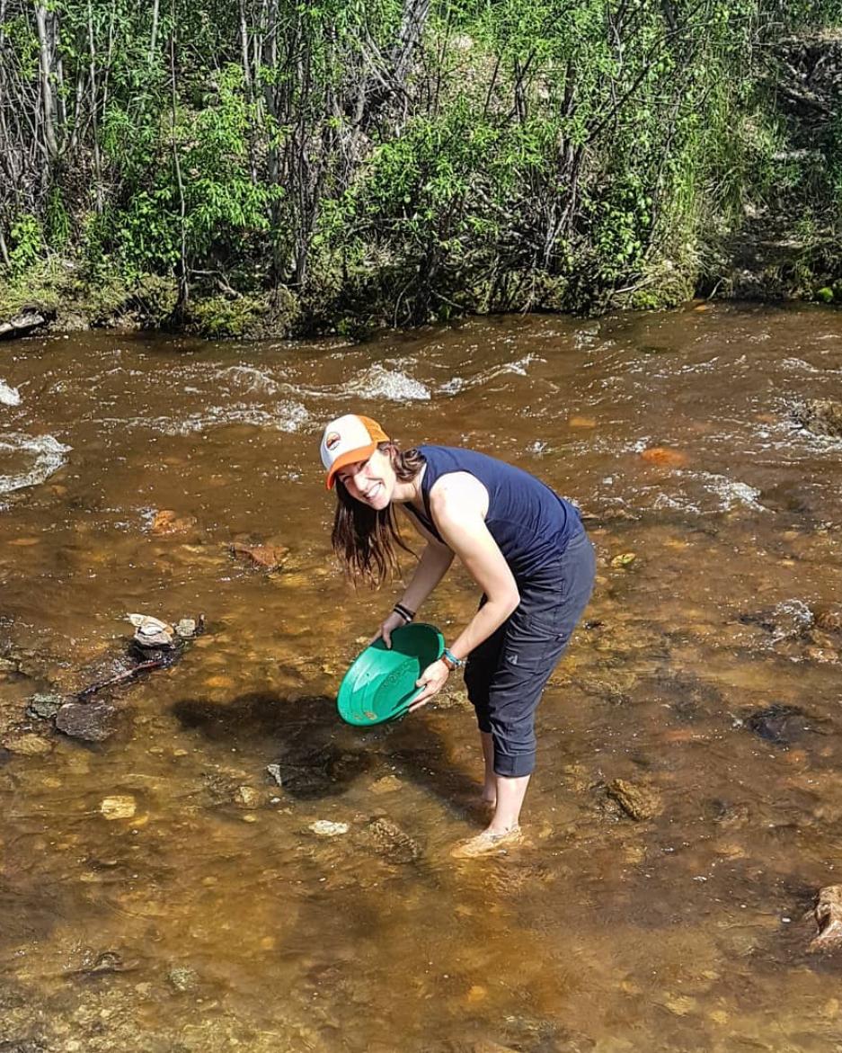 Gold panning made easy, Travel Yukon - Yukon, Canada